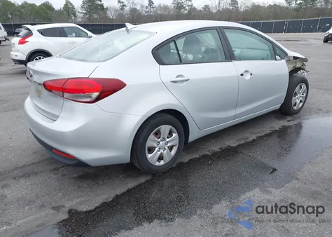 2017 Kia Forte Lx z USA, uszkodzony, nr VIN 3KPFL4A74HE160227